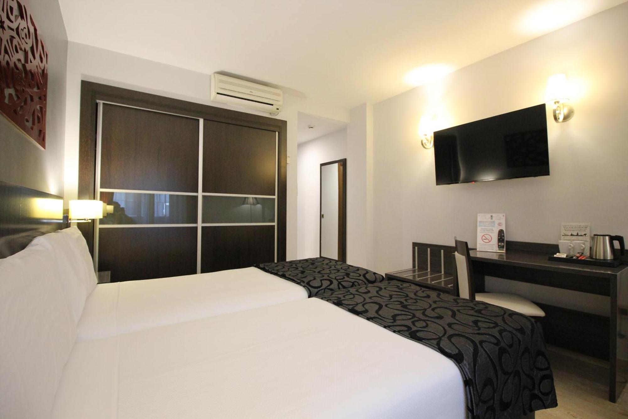 Hotel Venecia Seville Exterior photo